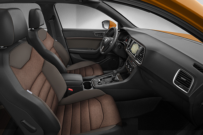 Das Interieur entspricht weitgehend dem Leon-Standard, der einen Hauch eigenwillig wirkt, in natura aber optisch und funktional überzeugt &ndash; bis auf die fehlende Gurthöhenverstellung