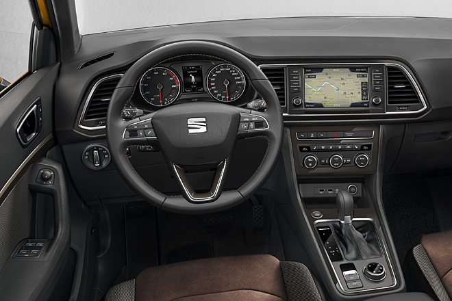 Anders als im Leon ist der Navi-Monitor bis acht Zoll groß. Einfach gehaltene Türverkleidungen