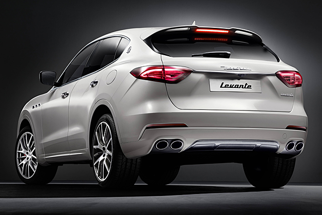 Das Heckdesign erinnert etwas an den Porsche Cayenne. Insgesamt wirkt der Levante recht gelungen, aber wenig eigenständig