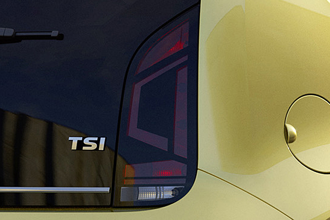 Die Rückleuchten zeigen sich abgedunkelt und mit neuem, eckiger und präziser ausgeführtem Innenleben (keine LEDs)