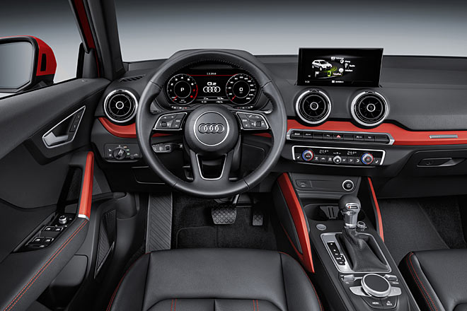 Das Cockpit bietet keine �berraschungen. Anders als Q3 und A3 ist der Q2 auch mit den digitalen Anzeigen und einem Head-up-Display zu bekommen