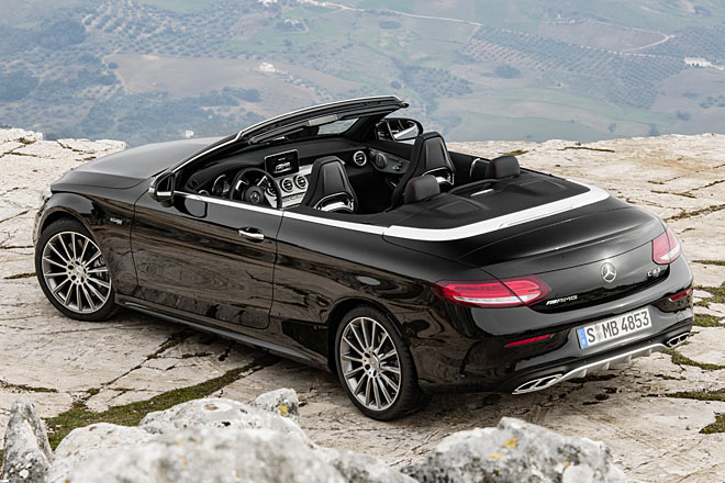 Vier Endrohre verraten das Topmodell. Der gleiche Motor mit 333 PS ist aber auch in &raquo;ziviler&laquo; Variante als C400 zu haben