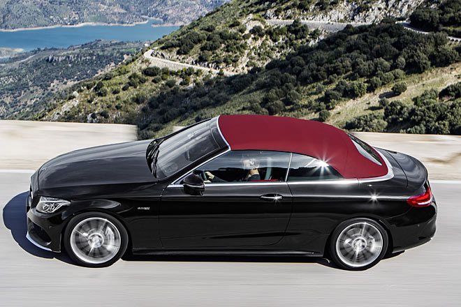 Schwarz-dunkelrot ist eine feine Farbkombination