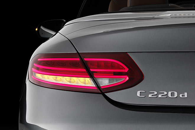 Vollflächige Voll-LED-Rückleuchten sind Standard. Der Heckdeckel öffnet nur via Schlüssel oder Fußbewegung, er hat keinen Griff