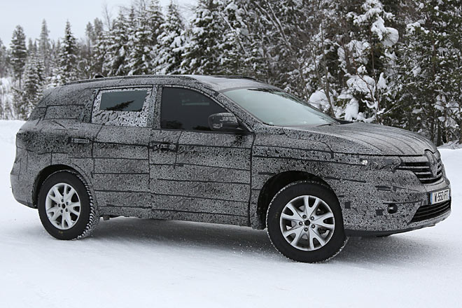 Das Fahrzeug auf Basis des X-TRAIL von Konzernschwester Nissan wirkt bullig. In Sachen Motorisierung und Technik wird es sich am Talisman orientieren