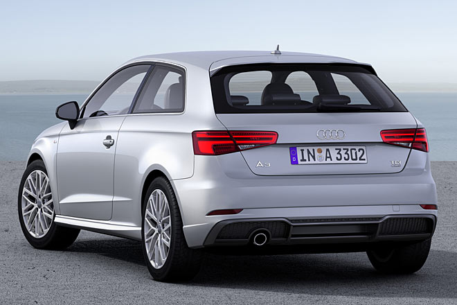 Die Schürze zeigt sich ebenfalls verändert und trägt nun Reflektoren