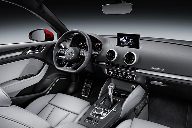 Im Interieur bleibt fast alles beim Alten, aber Änderungsbedarf bestand hier auch nicht