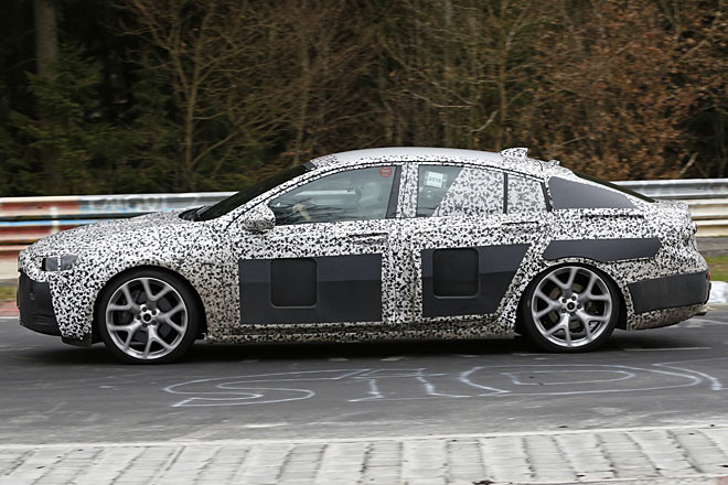 Die Neuauflage wird in Radstand und Länge um zehn Zentimeter wachsen, eine Stufenheck-Limousine wird es nicht mehr geben