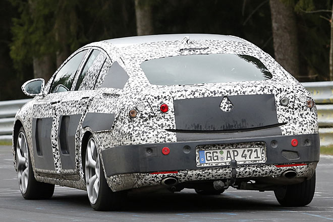 Der Kombi, eine Offroad-Version, ein Insignia OPC und auch ein SUV auf gleicher Basis werden folgen