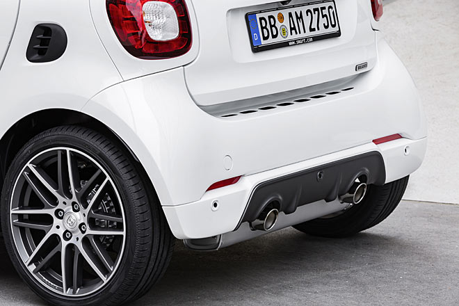 Schöne Räder sind Serienstandard, LED-Rückleuchten, Rückfahrkamera und Parksensoren lässt sich Smart auch im Topmodell extra bezahlen