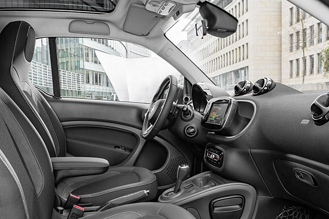 Blick ins Interieur: Viel besser als früher, aber aufgeräumt und zeitlos noch immer nicht