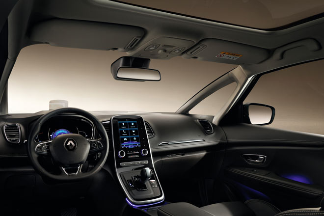 Das Interieur entspricht dem aktuellen Renault-Stil mit dem gro�en, vertikalen Monitor