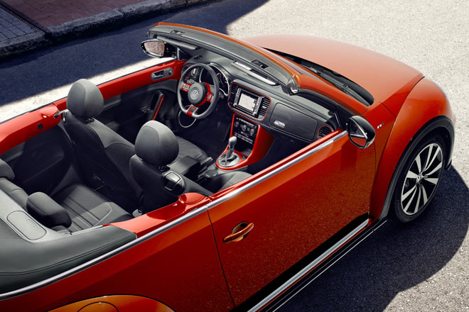 Passt gut zum Beetle: Wer mag, kann neue Stylepakete mit farbiger Mittelkonsole bestellen