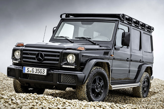 ... die Vergitterung für Scheinwerfer und vordere Blinker sowie die seitlichen Trittbretter