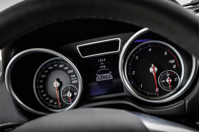 Kein Sinn fürs Detail: Obwohl der Professional auf 160 km/h begrenzt ist, verbaut Mercedes den normalen 260-km/h-Tacho