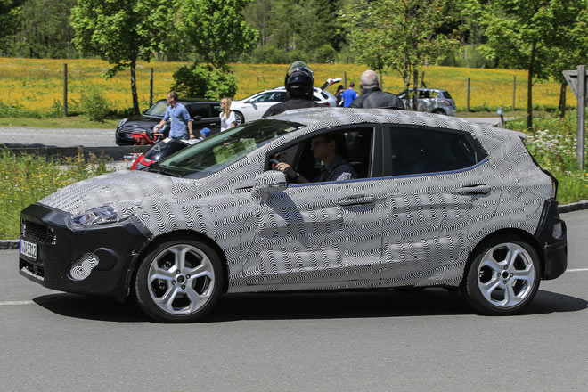 Ford testet den n�chsten Fiesta. Er bleibt der Plattform und damit auch den Ma�en treu