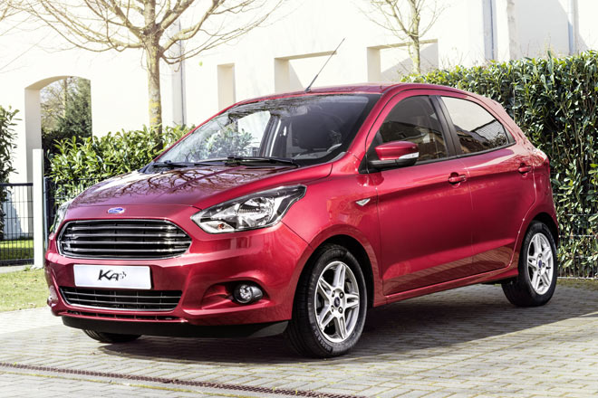 Im Vergleich zur recht kräftigen Front erscheint das Heck merkwürdig schmalbrüstig. Die lange Dachantenne, auch noch vorne montiert, wirkt altbacken