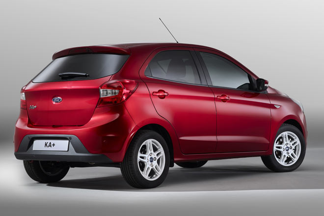 Unpraktisch: Die Heckklappe lässt sich nicht direkt öffnen, der Tankdeckel sitzt auf der ungünstigen linken Seite. Immerhin die Wischergeometrie ist gut. Mehr als 15 Zoll große Räder sind nicht im Programm