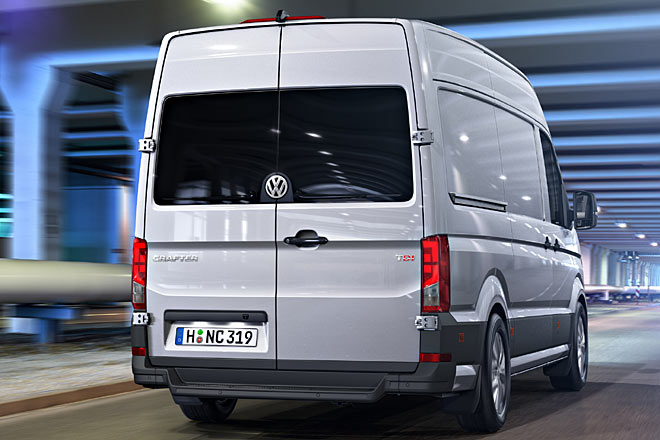 Auch das Heck wurde optisch bereinigt und der geraden Linie verpflichtet. Kleinere, aber viel edlere Rückleuchten als bisher