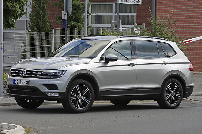 Erstmals konnte unser Erlkönig-Fotograf die Langversion des neuen VW Tiguan ungetarnt ablichten
