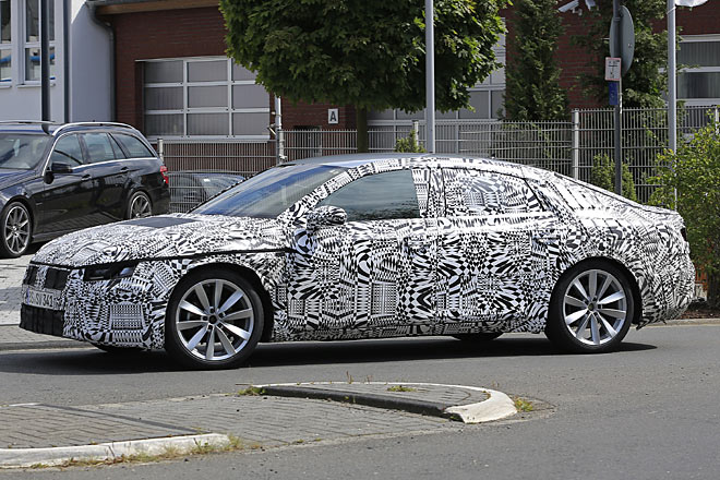 Das &raquo;viertürige Coupé&laquo; als Topmodell der Marke (abgesehen von Touareg und Multivan) wird auf 4,90 Meter wachsen, sich preislich aber auch künftig kaum vom Passat Variant entfernen