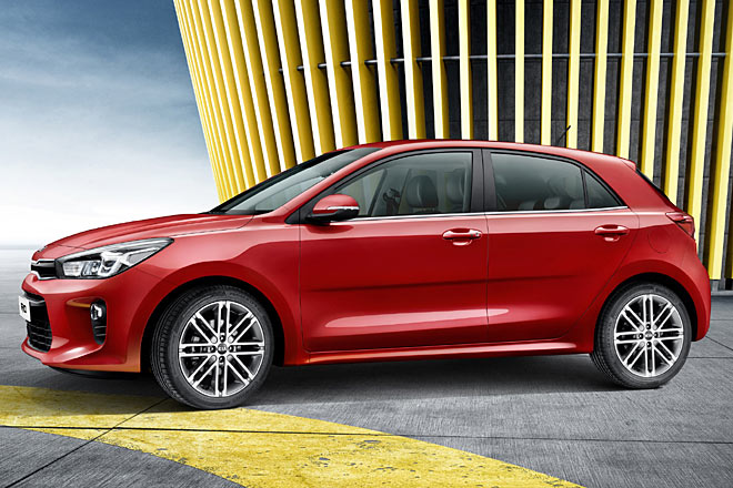 Der neue Rio gibt sich außer an der veränderten Fenstergrafik auch an einer höheren Gürtellinie und einer stärker horizontal betonten Gestaltung zu erkennen