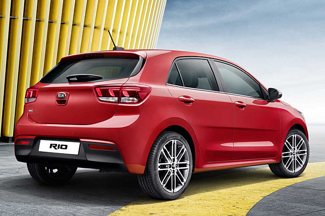 Der Heckabschluss ist etwas steiler ausgeführt, die Leuchten tragen eine auffällige LED-Grafik, wobei der Blinker noch herkömmlich mit &raquo;Glühobst&laquo; bestückt ist