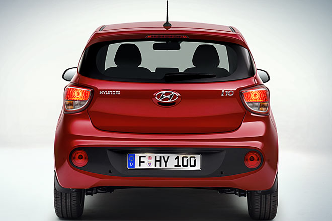 Die Nebelschlussleuchten sind künftig rund ausgeführt, der Kennzeichen-Bereich nicht mehr lackiert. Die Rückleuchten bleiben in Form und Aufteilung unverändert und auch LED-frei