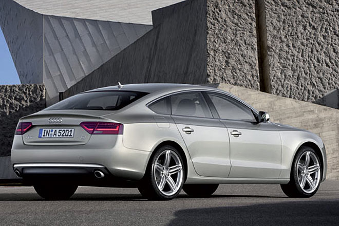 ... im Vergleich mit dem auslaufenden Modell. Sorry f�r die schlechte Qualit�t des Archivbildes &ndash; Audi hat das Modell bereits aus seinem Presseangebot verbannt