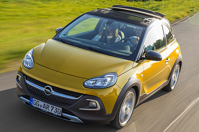 Wer es cooler mag und mit drei Türen und Preisaufschlag klarkommt, wird zum Adam Rocks greifen, der deutlich lifestyliger auftritt