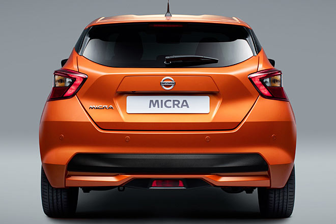 Der Einsatz über dem Kennzeichen hätte nicht sein müssen. Endlich bekommt der Micra eine vernünftige Heckwischergeometrie