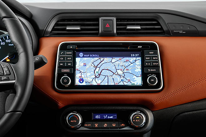 ... das Zentralsdisplay wächst auf sieben Zoll Größe. Die Luftduschen finden sich nun ganz oben, sind aber wohl nicht verschließbar