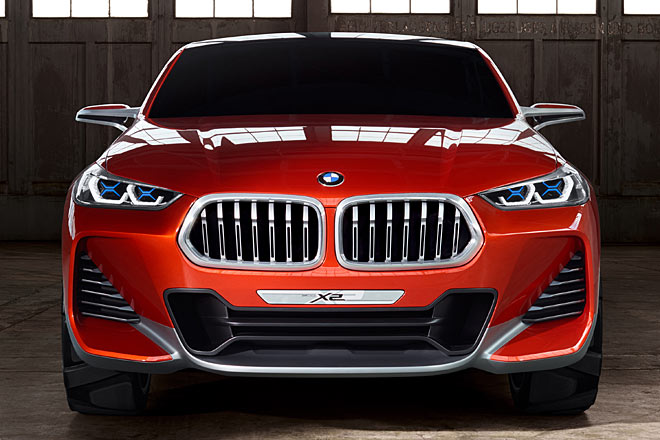 Ungewohnt, aber zukunftsfähig: Die BMW-Niere zeigt sich verkehrt herum