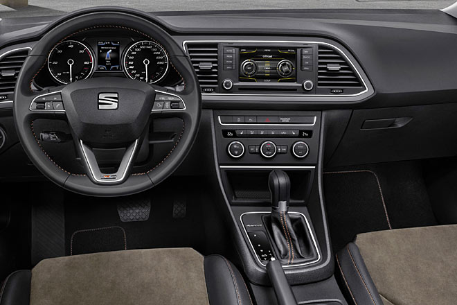 Rückblick ins bisherige Modell mit kleinerem Monitor und der störenden Handbremse