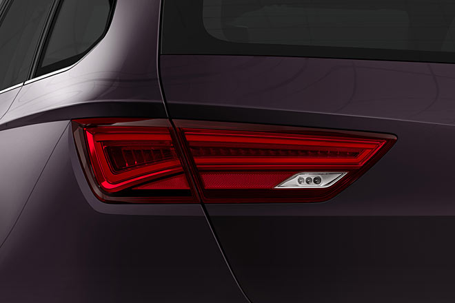 Auch die Heckleuchten sind nun ganz statt teilweise mit LED bestückt. Das Bild zeigt den Kombi ST