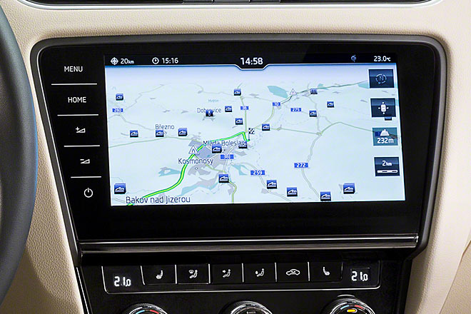 ... tragen eine Glas-Oberfl�che, wachsen wie hier auf bis zu 9,2 Zoll &ndash; sind aber vielen Tasten und beiden Drehreglern beraubt
