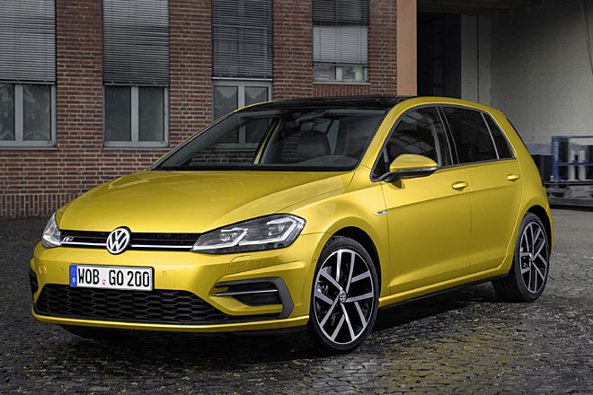 Das gelbe Fotomodell trägt das optionale R-Line-Exterieurpaket, das dem Auto gut und besser als bisher steht. In den meisten Varianten ebenfalls aufpreispflichtig sind die Voll-LED-Scheinwerfer ... &raquo;