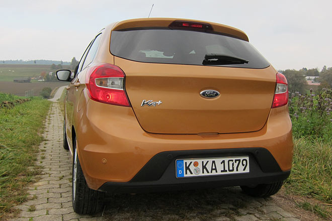 Die Rückleuchten hätte man auch schöner hinbekommen. Für die ungewöhnliche Farbe verlangt Ford satte 850 Euro Aufpreis