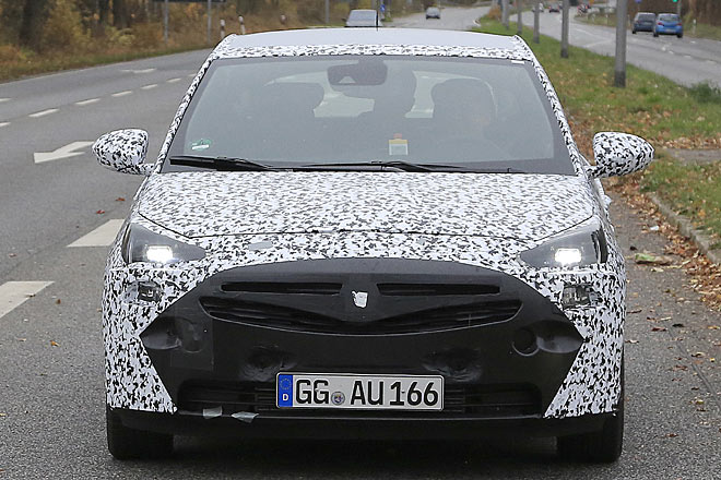 Scheinwerfer, Spiegel und Wischer tragen schon das endgültige Design