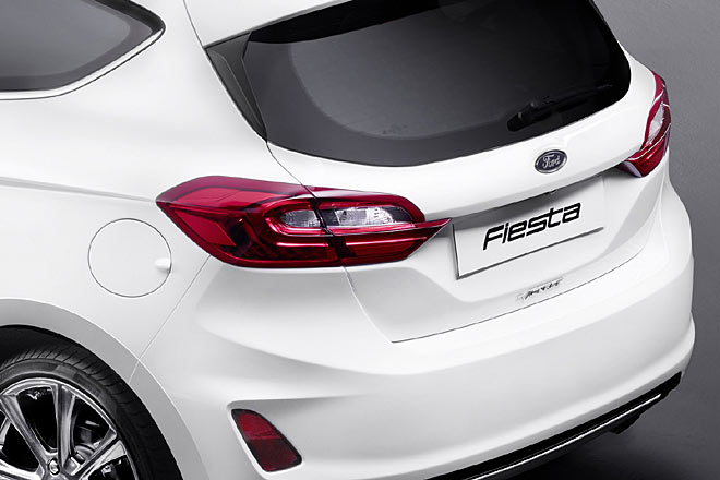 ... einen fugenfreien Kennzeicheneinsatz, eine vernünftige Wischergeometrie und eine aufwendiger modellierte Schürze