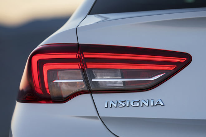 Die Rückleuchten haben gegenüber dem Facelift-Modell nur bedingt gewonnen, auch sind sie offenbar nur teilweise mit LED-Technik bestückt