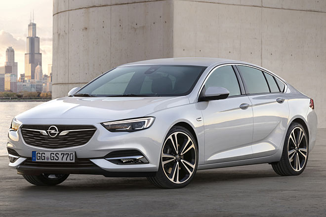 Die Proportionen profitieren auch vom mehr als die Länge gewachsenen Radstand, sichtbar etwa an dem größeren Abstand zwischen vorderem Radhaus und Türausschnitt