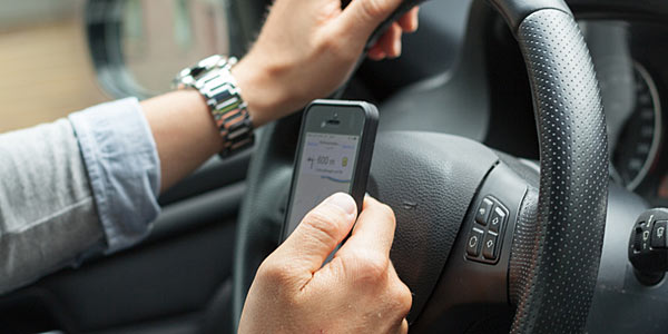 ACE will Handynutzung am Steuer technisch unterbinden