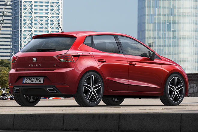 Das Fenster in der C-S�ule bekommt vier statt drei Ecken, der Tankdeckel wird eckig und verliert die altbackene Griffmulde