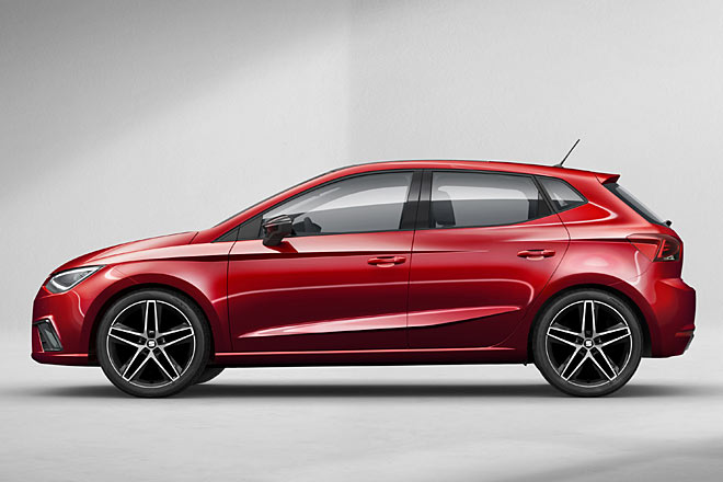 Bei unver�nderter Au�enl�nge hat der Radtstand deutlich zugelegt, die �berh�nge sind entsprechend kurz