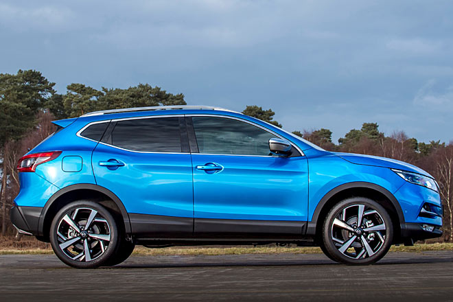 Die Seitenansicht bleibt von Räderdesigns und Außenfarben abgesehen unverändert