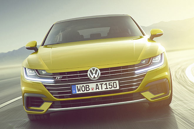 Der m�chtige K�hlergrill verschmilzt mit den LED-Scheinwerfern (zwei Ausbaustufen) zu einer Einheit