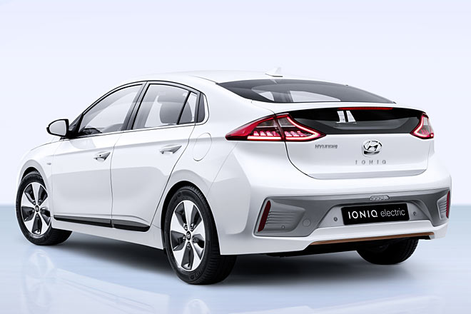 Am Heck gibt es veränderte Rückleuchten