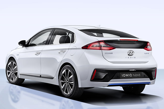 Das Design des Ioniq ist nicht ao auffällig wie das des BMW i3 und nicht so merkwürdig wie das des Nissan Leaf, aber doch bewusst anders als etwa beim konventionellen Hyundai i30