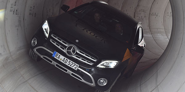 Mercedes: GLA-Gel�ndeparcours in Rastatt